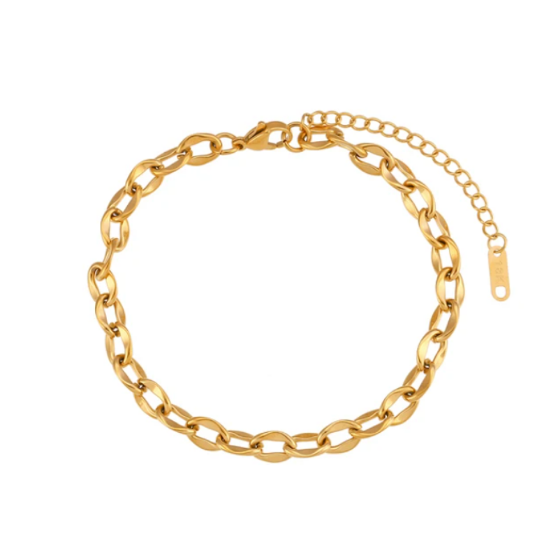 Statement chunky chain anklet made with 18K gold-plated PVD stainless steel, designed to be non-tarnish and perfect for elevating your footwear look