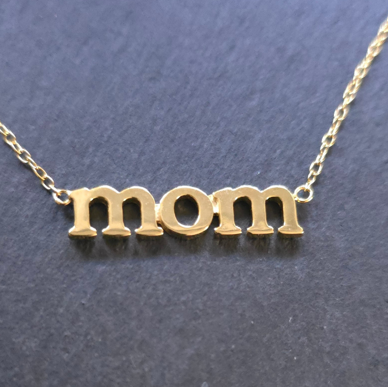 18K Gold Plated Mom Necklace for Mothers – Beautifully crafted from 925 sterling silver with a radiant 18K gold plating, this hypoallergenic and tarnish-resistant pendant celebrates motherhood with elegance and love.
