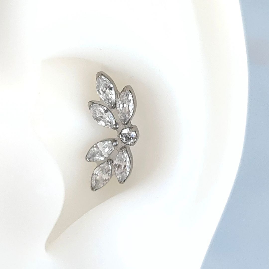 Close-up of an Implant-Grade Titanium Silver Earring (16G) designed for helix, tragus, conch, and flat piercings. Features an internal thread for a secure and comfortable fit, perfect for sensitive skin.