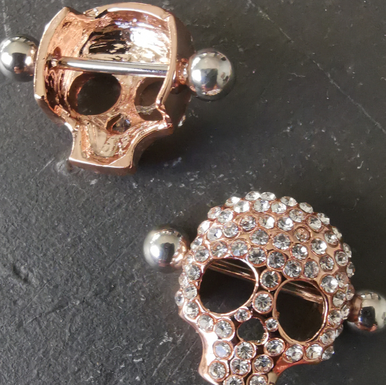 Rose Gold Skull Nipple Piercing – 14G Surgical Steel with Intricate Design & Zirconia Accents – Elevate your style with this fierce and elegant body jewelry.