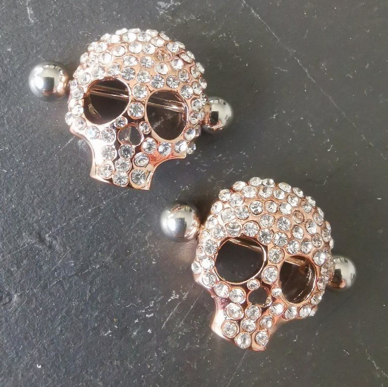 Luxurious Rose Gold Skull Nipple Barbell – 14G Surgical Steel with Brilliant White Zirconia Stones – A stunning blend of edgy and glamorous design.
