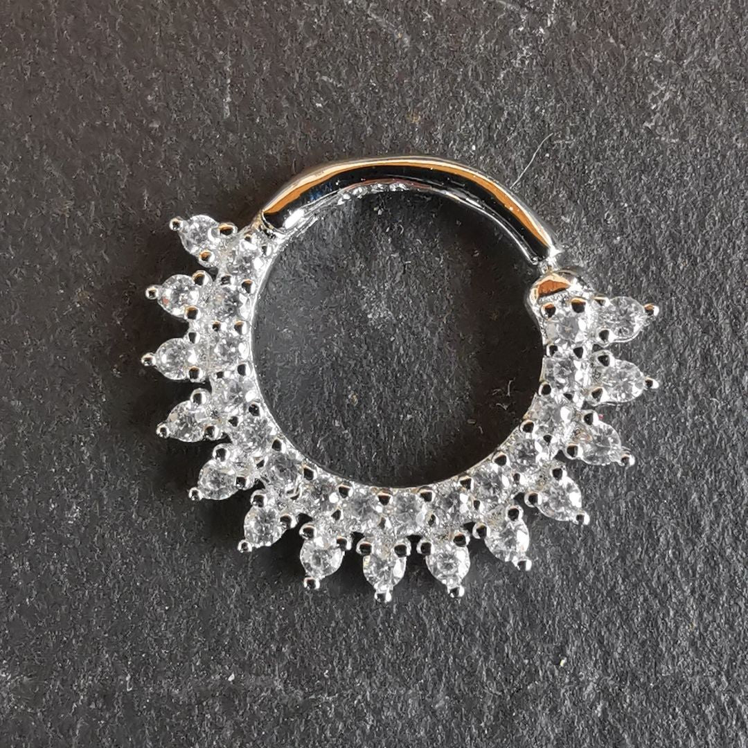 Sleek and minimalist 925 sterling silver septum ring in 18 gauge for a polished everyday look.