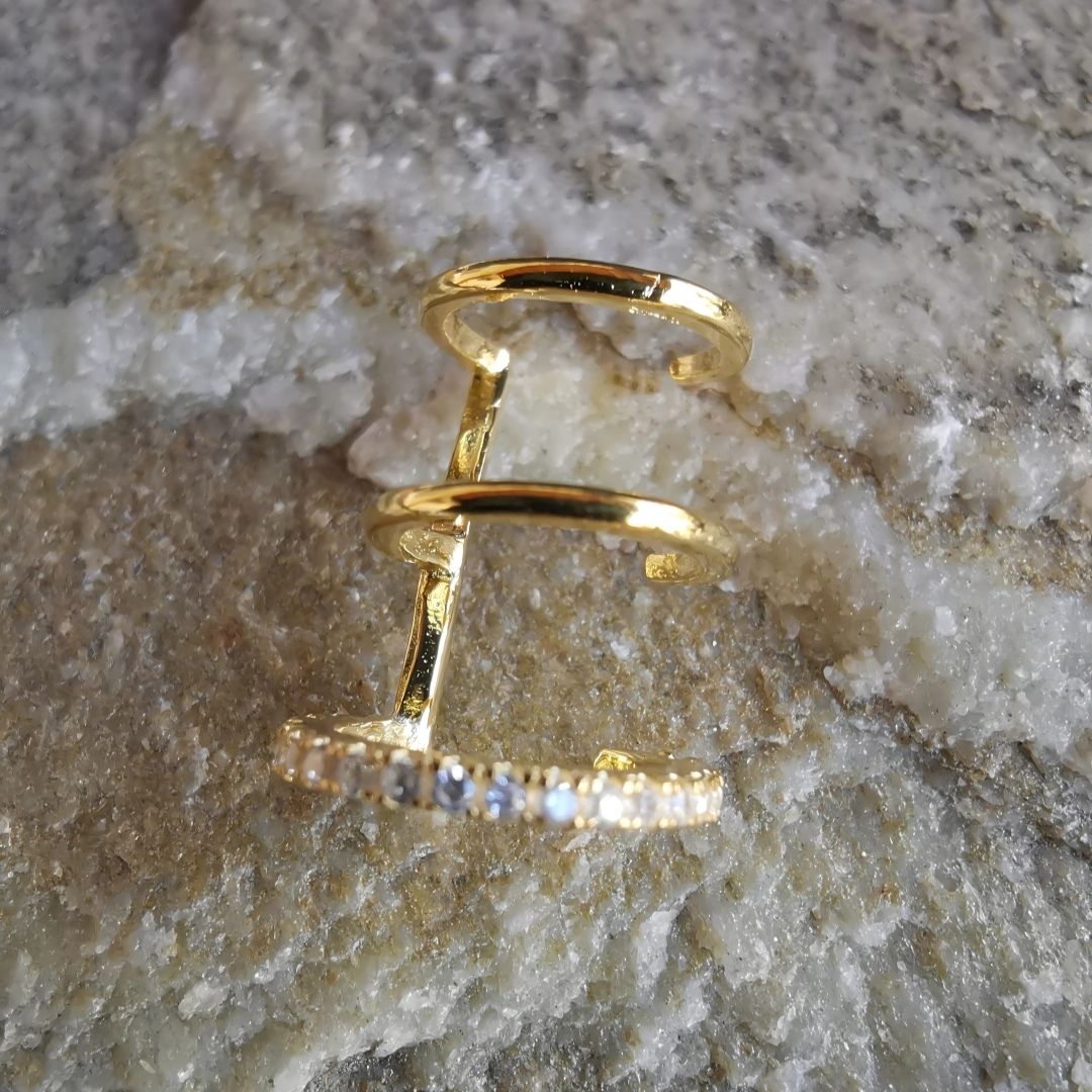 Minimalist triple hoop ear cuff with a rich 18K gold finish, made from 925 sterling silver and perfect for statement ear styling without a piercing.