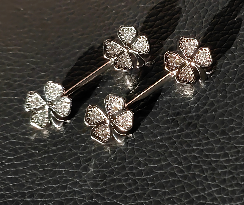 Clover leaf silver nipple piercing bar with sparkling cubic zirconia, crafted from 14G surgical steel 316L.