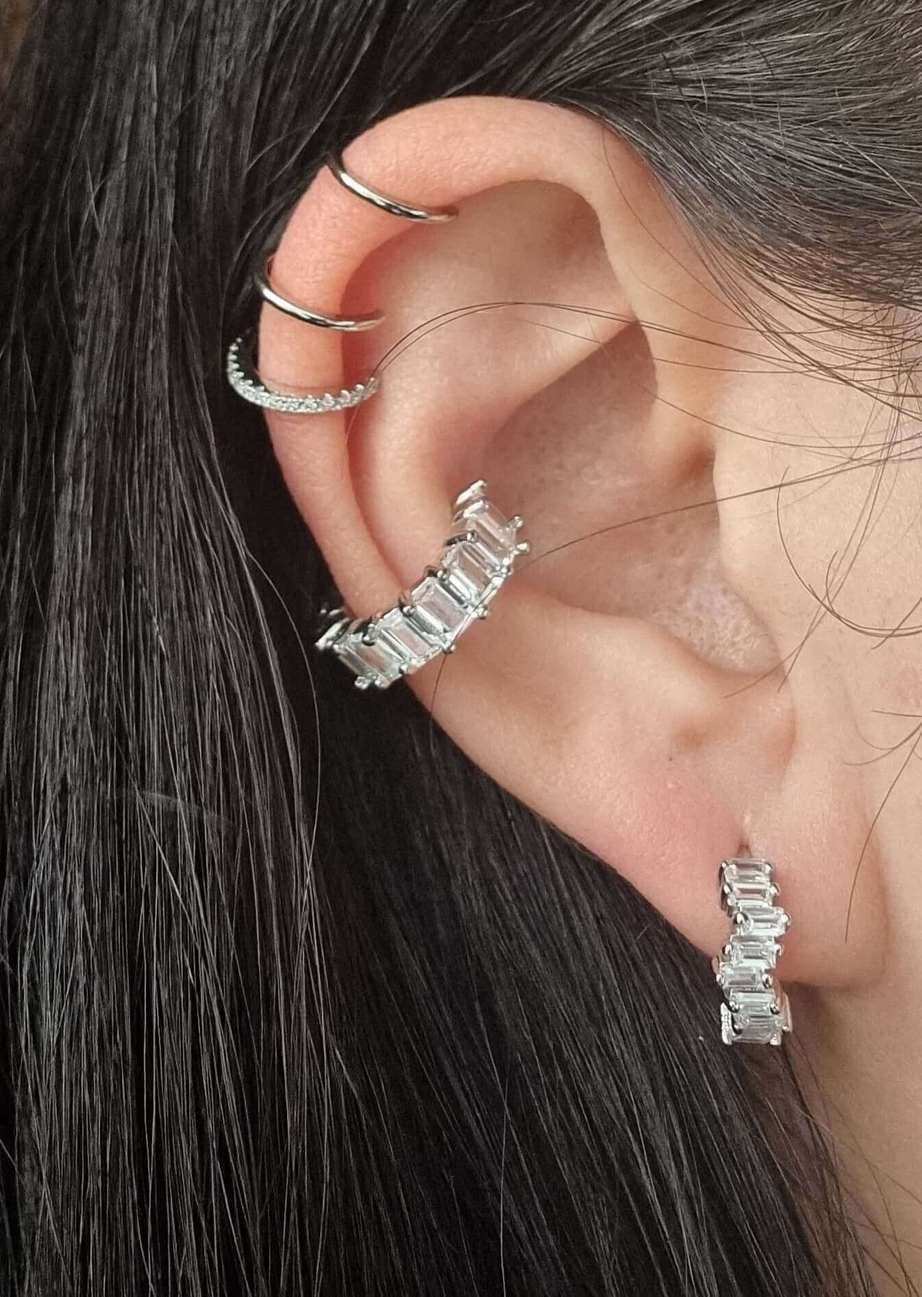 No piercing ear cuff silver and white on ear